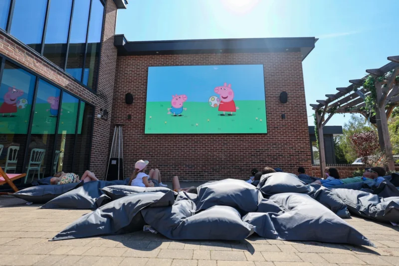 Cambridge Country Club_Terrace3